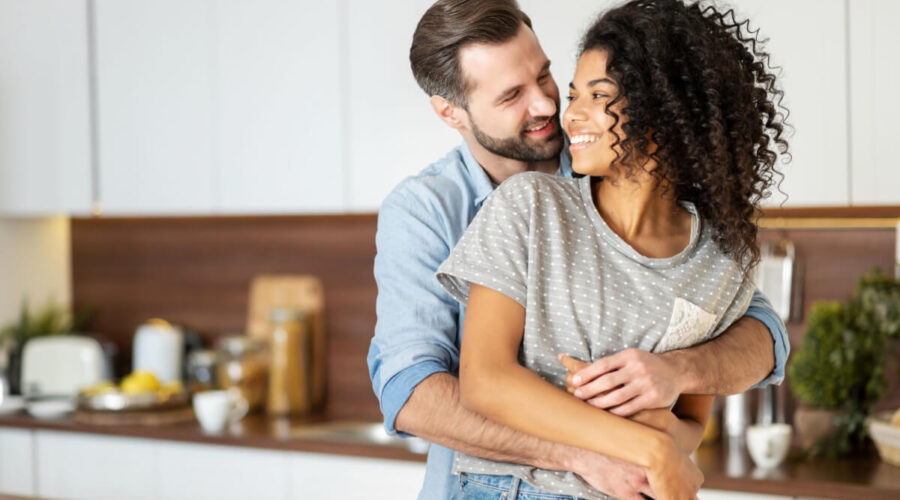 3 simpatias simples para apimentar a relação amorosa