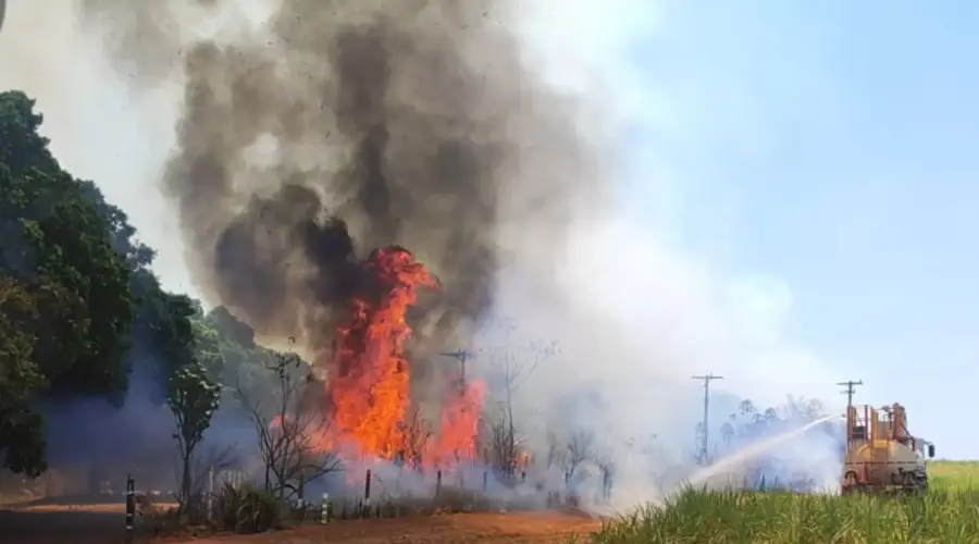 Bombeiros de Goianésia enfrentam incêndios em canavial