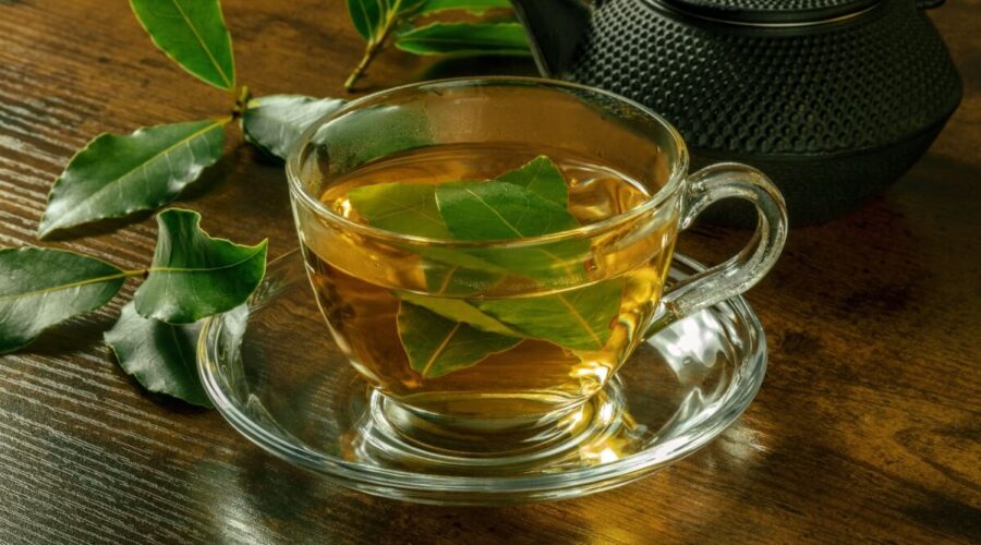 6 receitas de chá de louro para melhorar a digestão