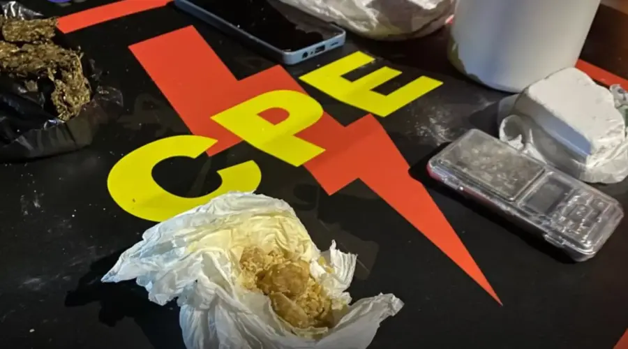 CPE prende suspeito e apreende drogas durante operação