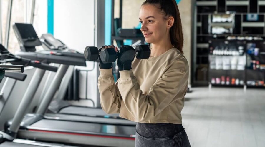 6 dicas para mulheres iniciantes no treino de força e na musculação