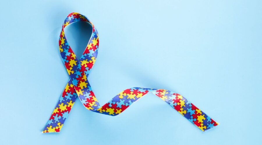 Entenda como a deslegitimação do diagnóstico impacta os autistas