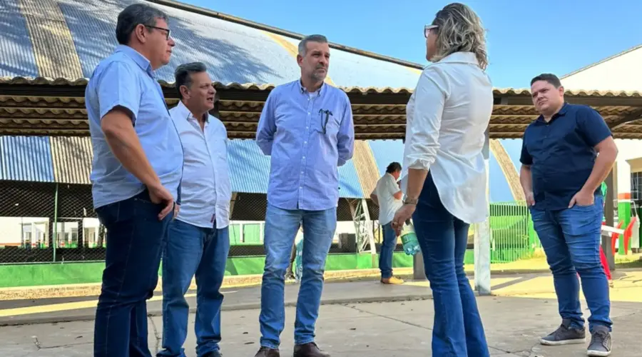 Prefeito Renato acompanha situação da Escola Luiz de Oliveira