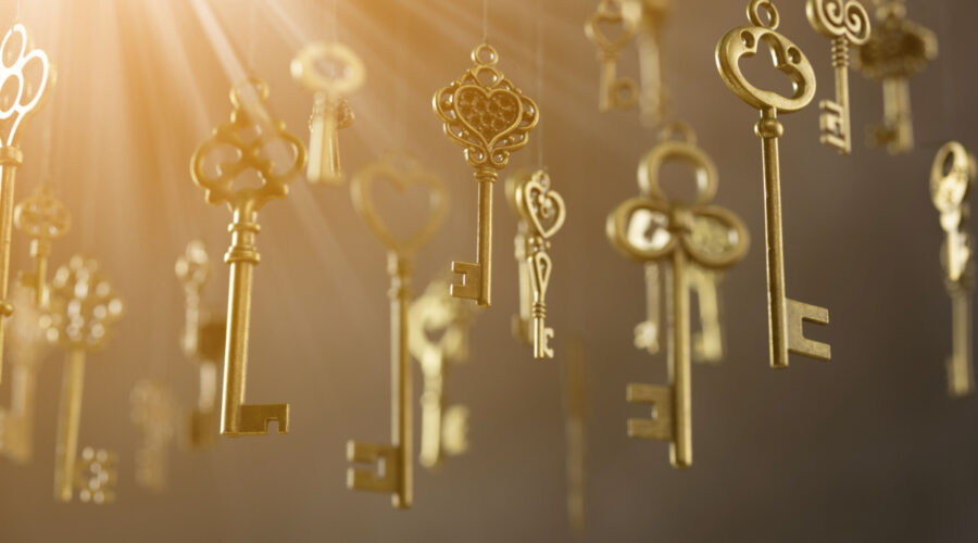 6 simpatias poderosas com chaves para abrir caminhos