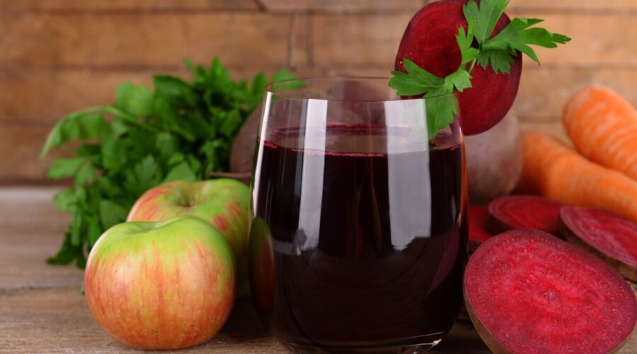 5 sucos naturais para potencializar o bronzeado