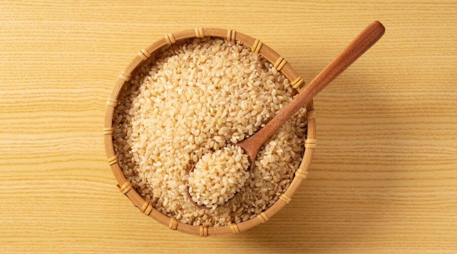 Dia do arroz: 8 benefícios da versão integral para a saúde