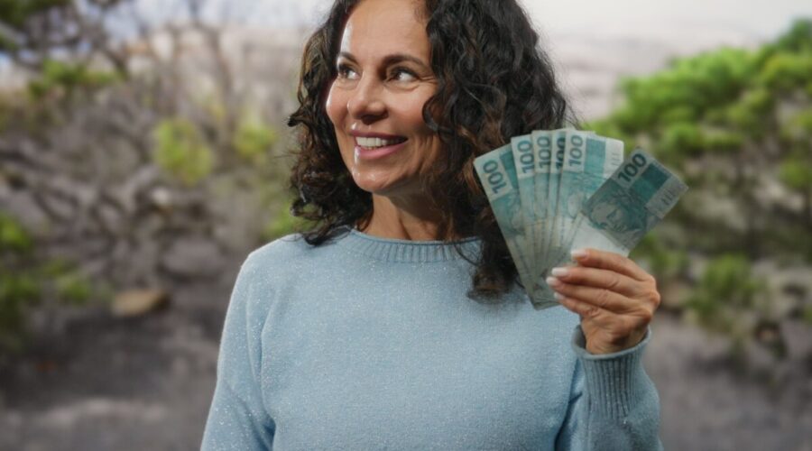 4 decretos para atrair dinheiro e prosperidade