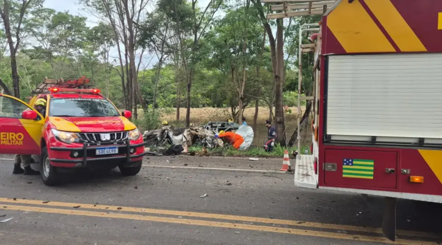 Acidente na GO-080 deixa mulher morta e vários feridos