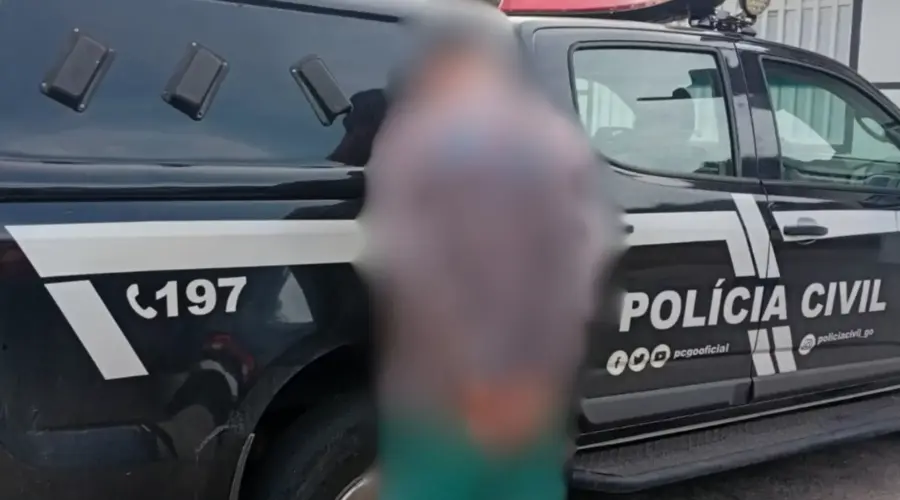 Homem preso por matar porcos e ameaçar companheira