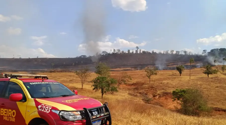 Incêndio de grandes proporções atinge região de Natinópolis