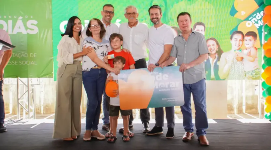 250 famílias de Goianésia recebem cartões do Aluguel Social