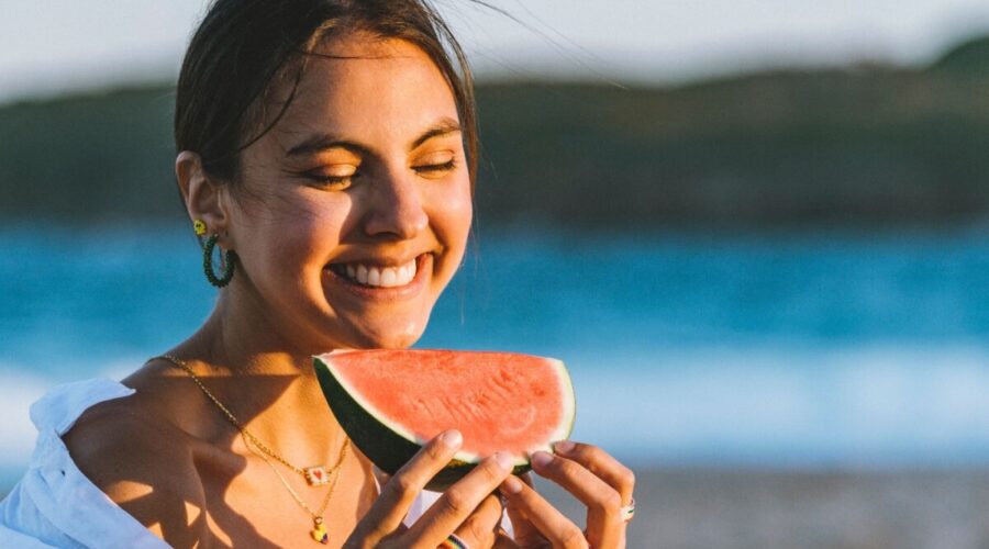 12 nutrientes que ajudam a proteger a pele do sol