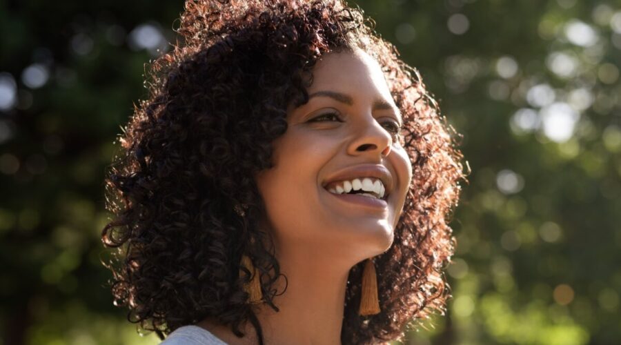 Veja como cuidar dos cabelos na primavera e mantê-los saudáveis