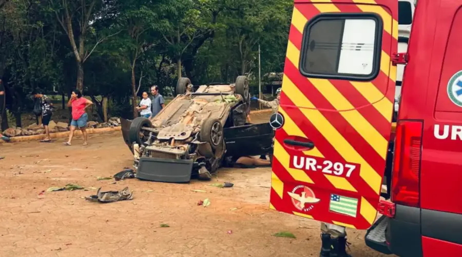 Três pessoas ficam feridas após capotamento na GO-080; bombeiros de Goianésia são acionados