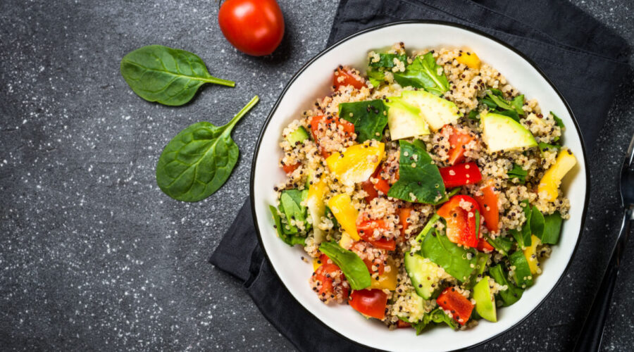 9 receitas de saladas detox para o jantar