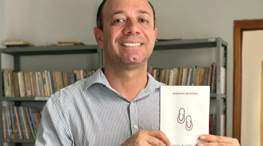 Escritor Anderson Alcântara lança novo livro “Poesia é coisa de vagabundo” após 14 anos sem publicações