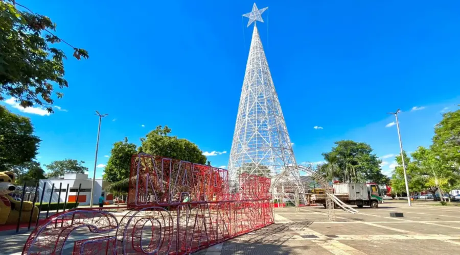 Natal Luz 2025: Luzes da Árvore Encantada serão acesas nesta quinta na Praça Laurentino Martins