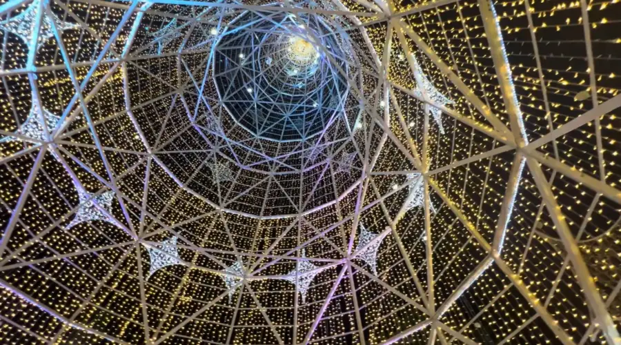 Natal Luz Goianésia 2025 tem início com acendimento da Árvore Encantada