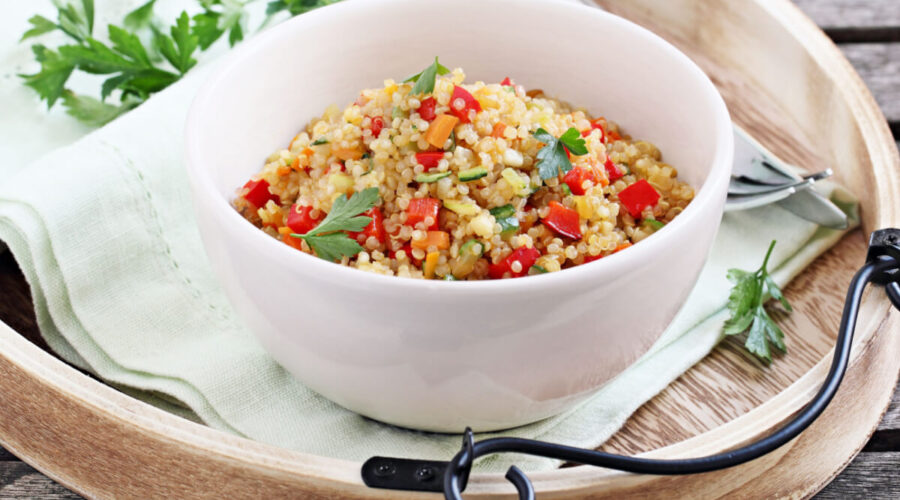 7 receitas fit com quinoa que ajudam a aumentar a massa muscular