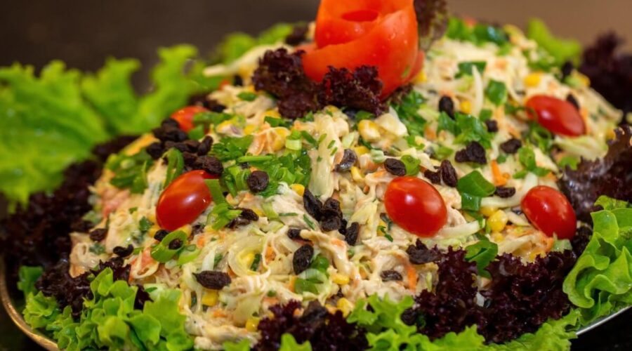 7 receitas incríveis de salada de salpicão para o Natal