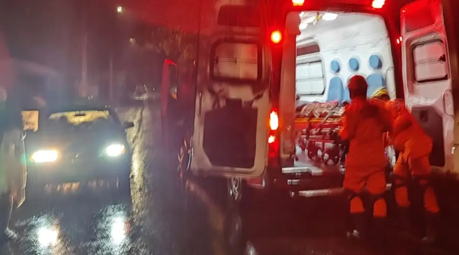 Homem é socorrido pelos bombeiros após atropelamento no Negrinho Carrilho