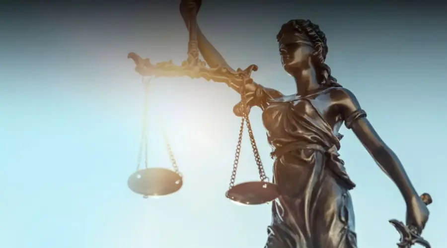 Ministério Público obtém liminar para retirada imediata de estrutura de metal em espaço público de Goianésia