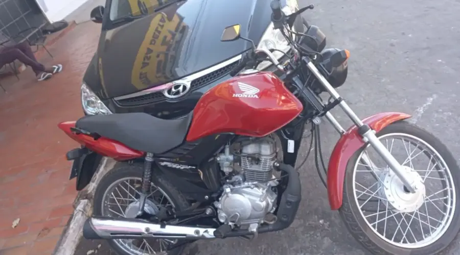 Motocicleta é furtada em frente a residência no Bairro Carrilho