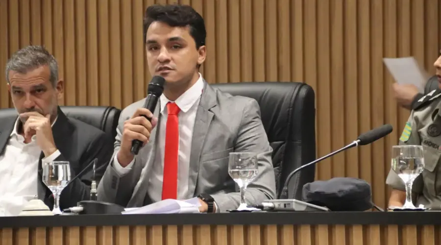 Por iniciativa do presidente Professor Hiago, Câmara aprova reajuste de 25% aos servidores do Legislativo