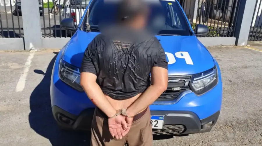 Suspeito de esfaquear mãe e filho sofre tentativa de linchamento