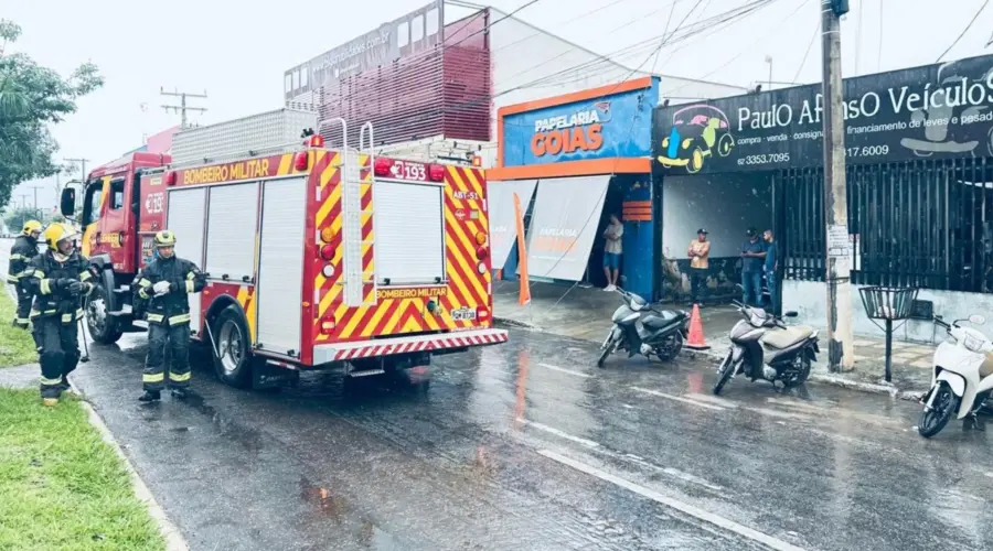 Fio de alta tensão causa incêndio no Centro de Goianésia