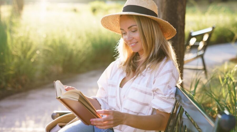 12 livros imperdíveis para relaxar nas férias