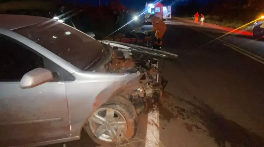 Saída de pista deixa três feridos na GO-230, em Goianésia