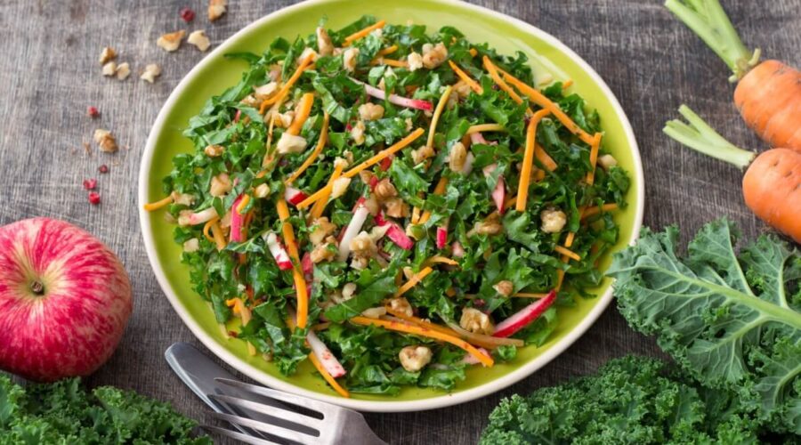 10 saladas detox e refrescantes para iniciar a semana