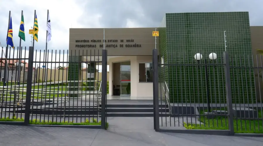 MPGO reúne comerciantes de Goianésia para tratar da desobstrução de calçadas e concede prazo de 30 dias para adequação