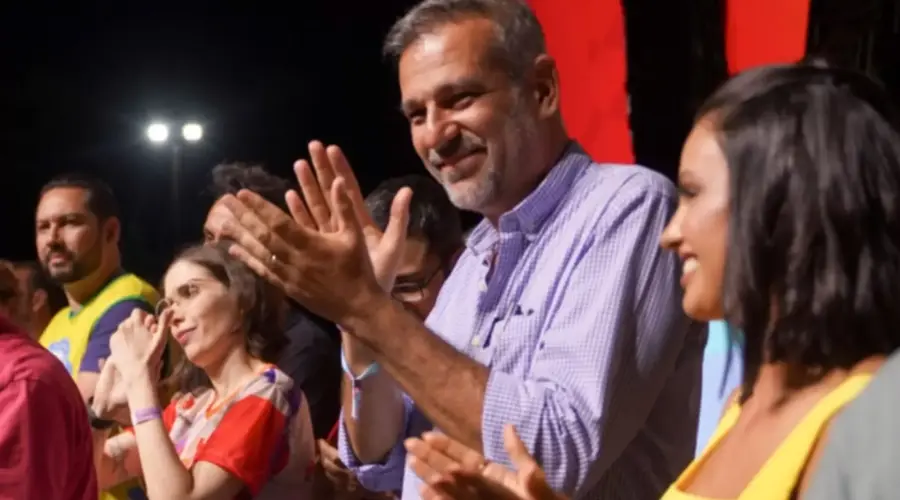 Renato anuncia recapeamento de 1 milhão de metros quadrados durante abertura do Carnaval em Goianésia